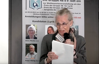 Dr. Uta Oberkampf. Rede zum Jurypreis, der von ihr ins Leben gerufen und finanziert wird. Foto Gruppe 48.
